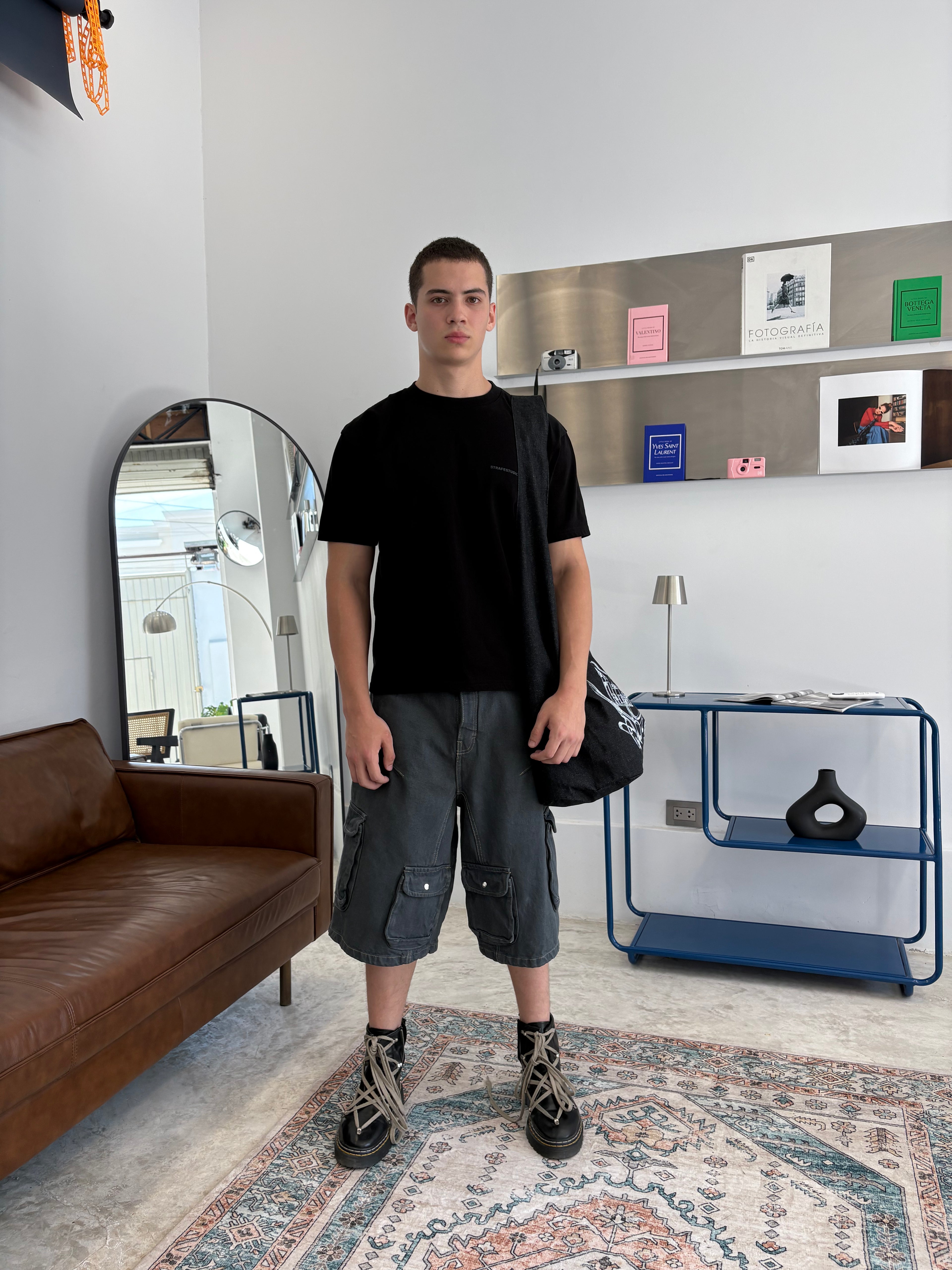 BLACK BASIC T-SHIRT