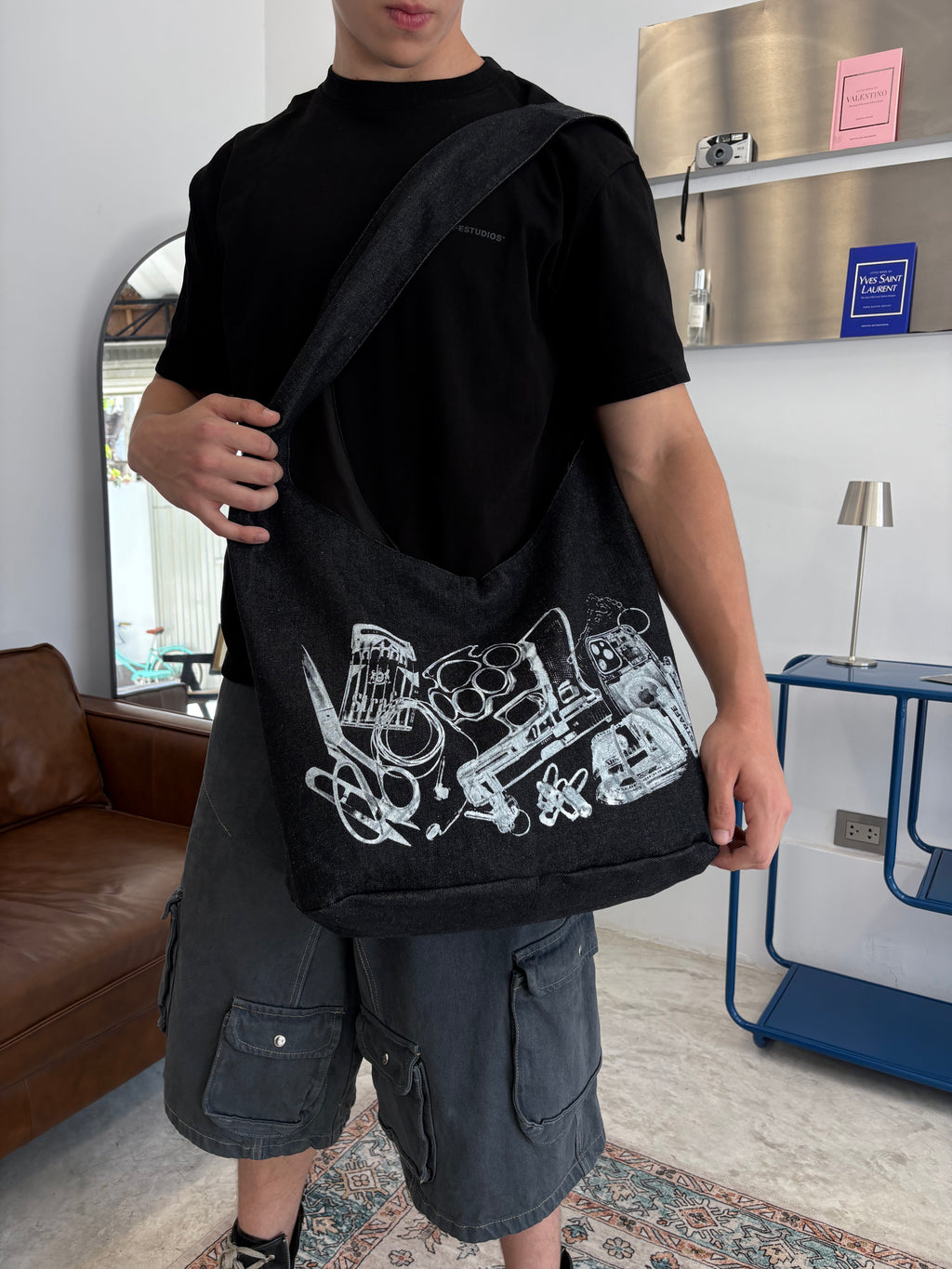BLACK BASIC T-SHIRT