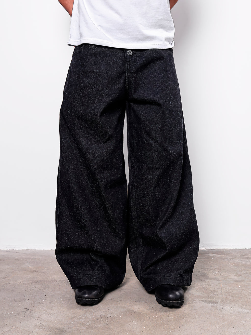 NOIR RAW DENIM