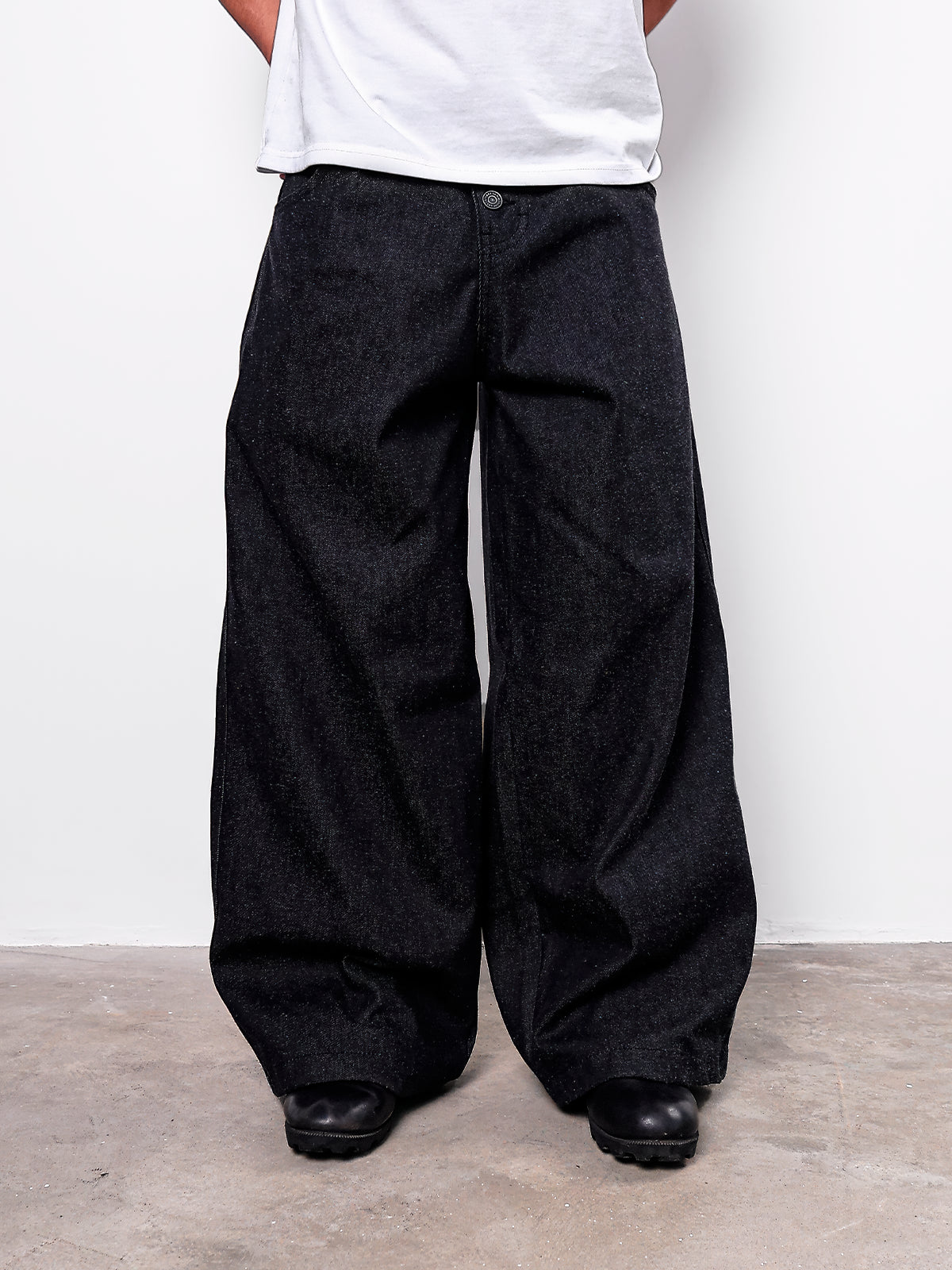 NOIR RAW DENIM