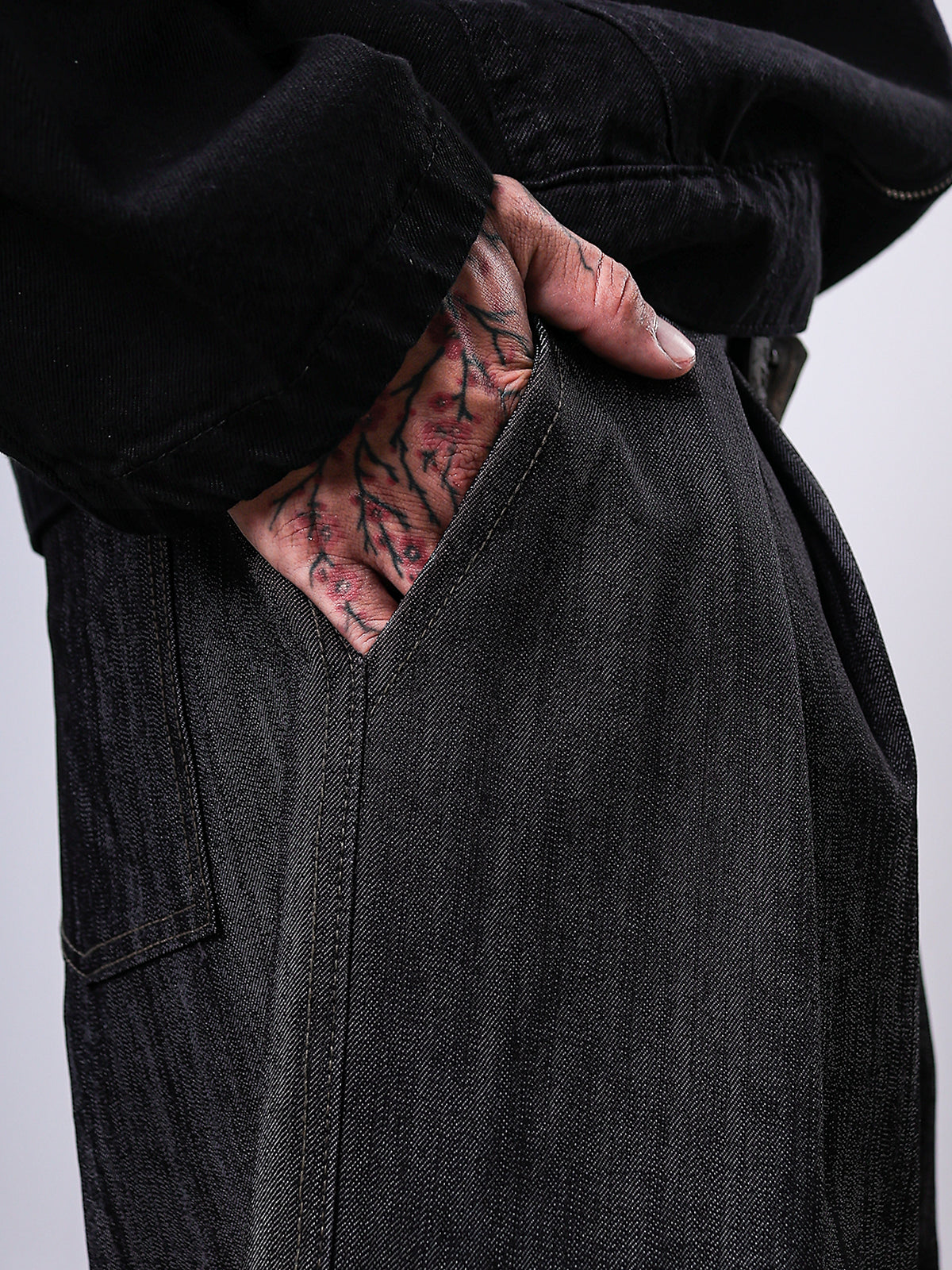 LOOSE RAW DENIM
