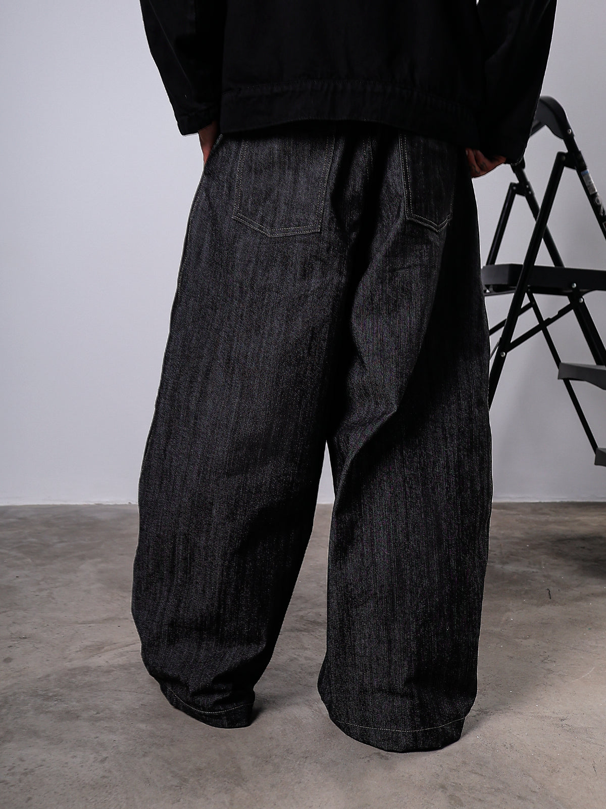 LOOSE RAW DENIM