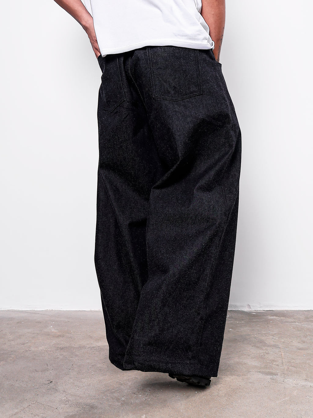 NOIR RAW DENIM