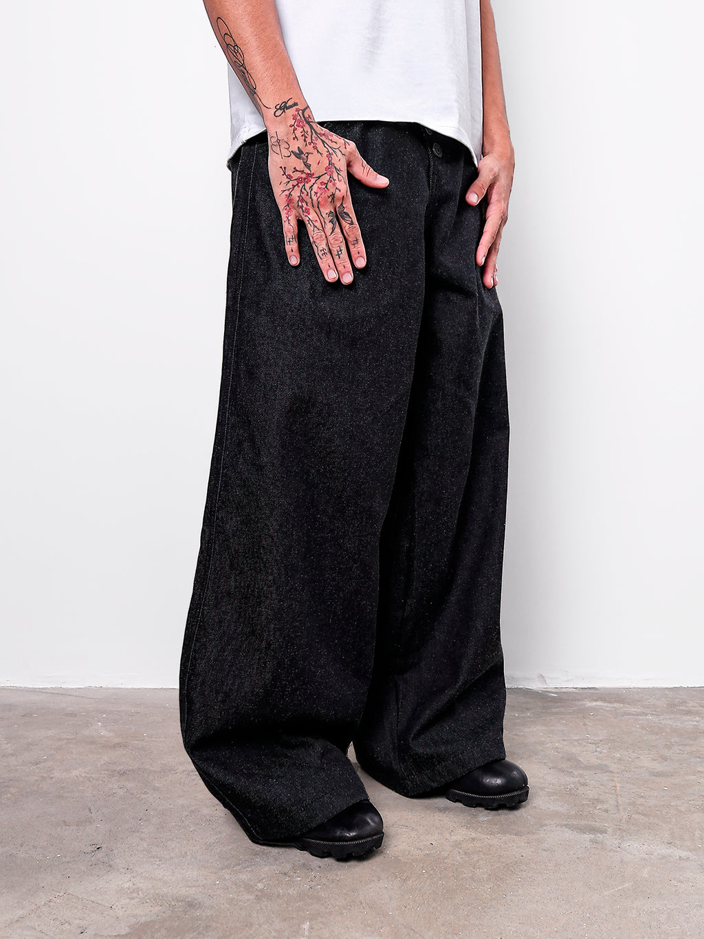 NOIR RAW DENIM
